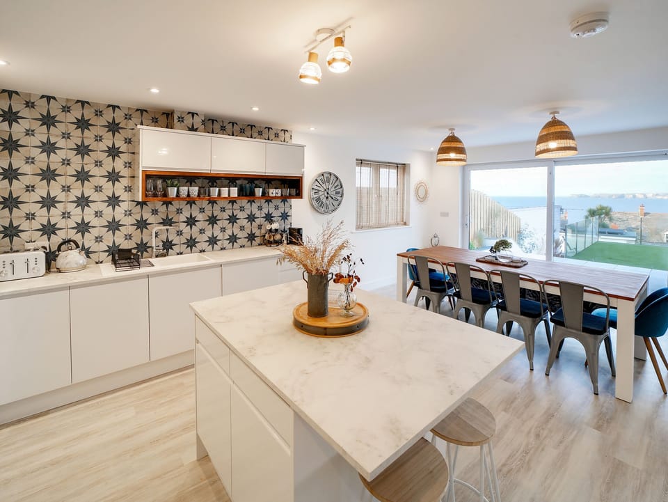 Cottage | Private kitchen | Fridge, dishwasher, cookware/dishes/utensils