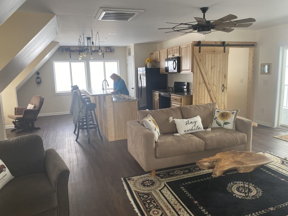 New and comfortable decor.