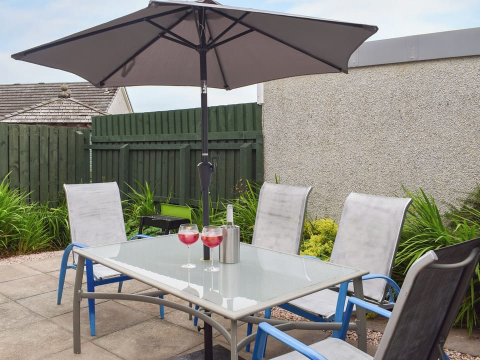 Sitting-out-area | The Rest, St Andrews