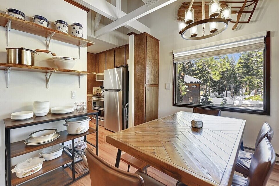 Dining room off of kitchen