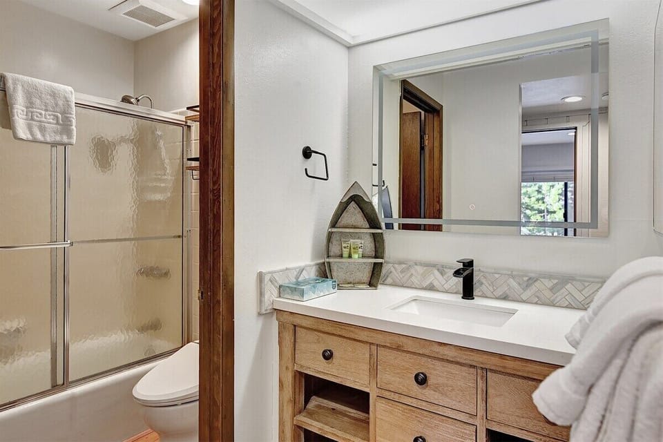 Downstair bathroom with a shower/tub combo