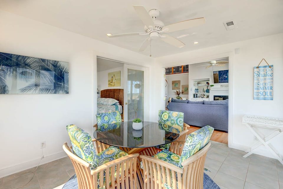 Mid-Level Sunroom with Deck Access