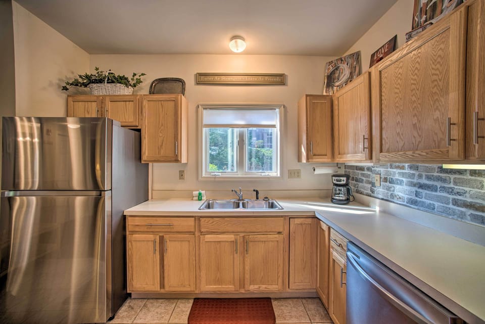 Fully Equipped Kitchen | Dishware & Flatware Provided