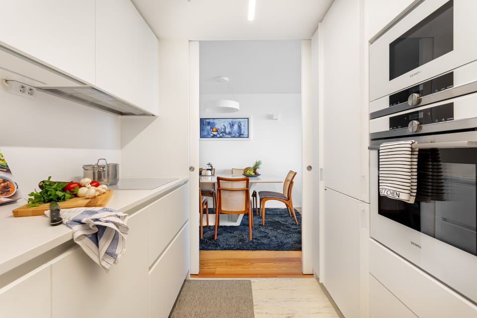 Fully equipped Kitchen, brand new appliances and kitchenware, Nespresso machine
