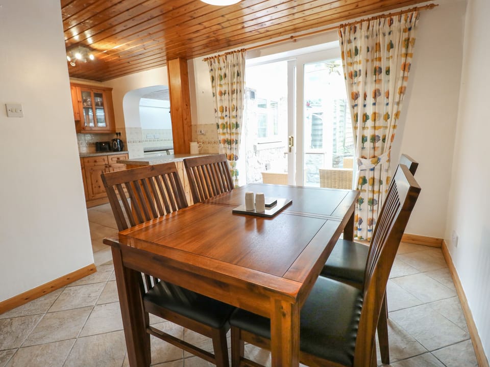 Cottage | Private kitchen | Fridge, microwave, dishwasher, electric kettle