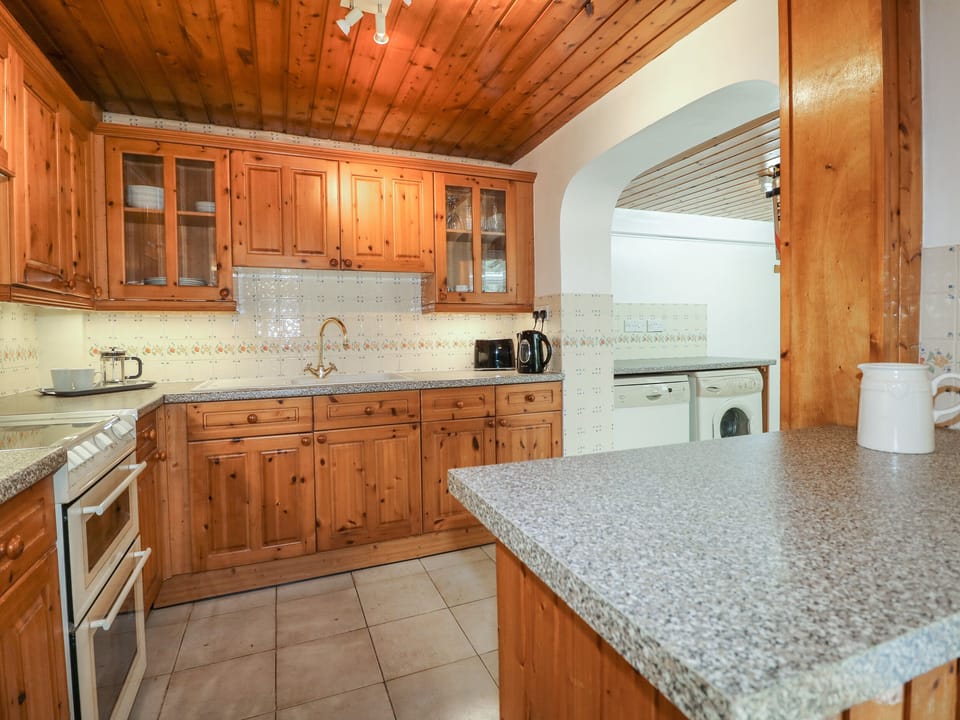 Cottage | Private kitchen | Fridge, microwave, dishwasher, electric kettle