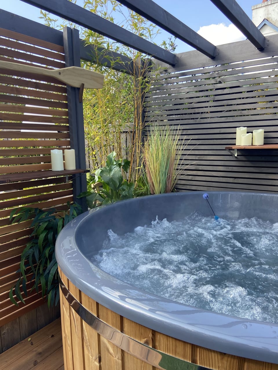Outdoor spa tub
