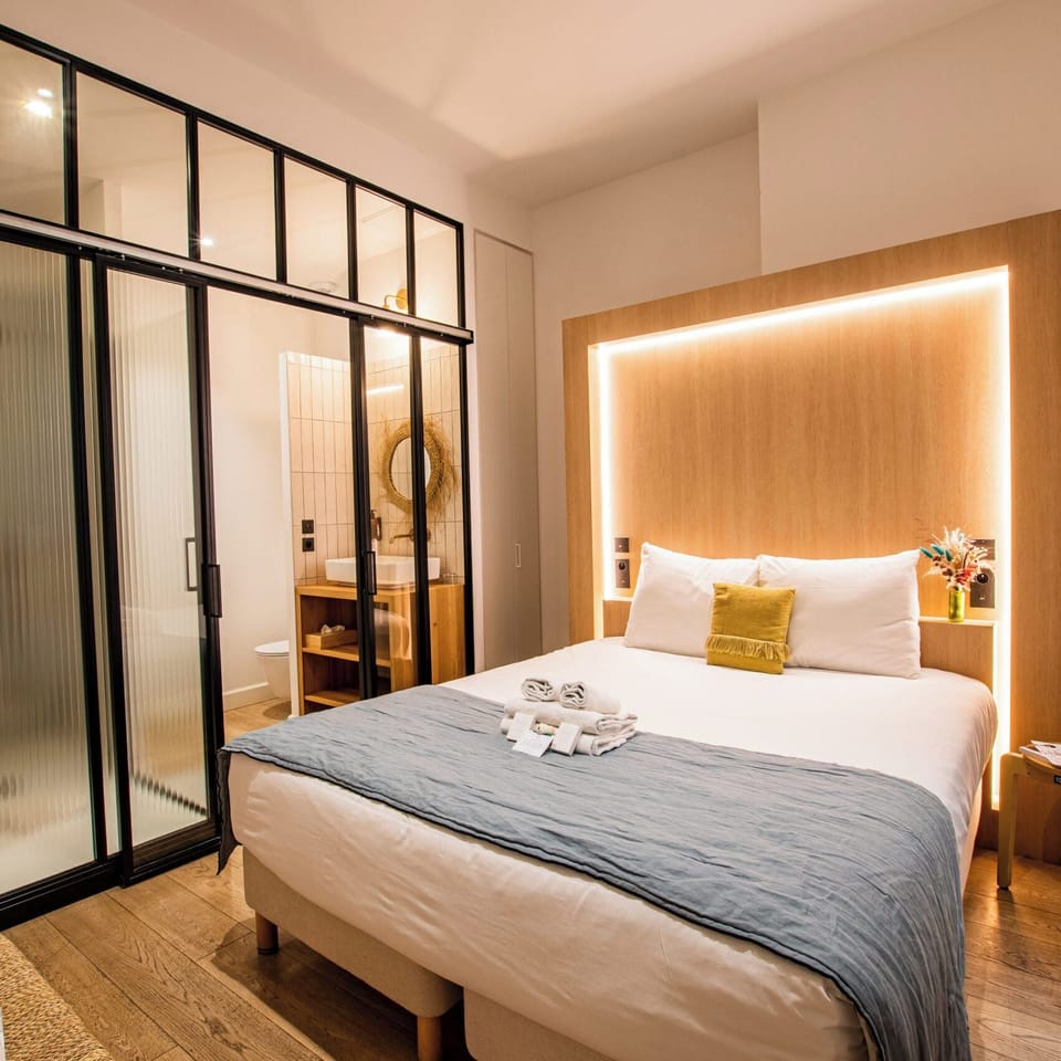Comfort Double Room, Courtyard View | Premium bedding, soundproofing, free WiFi, bed sheets