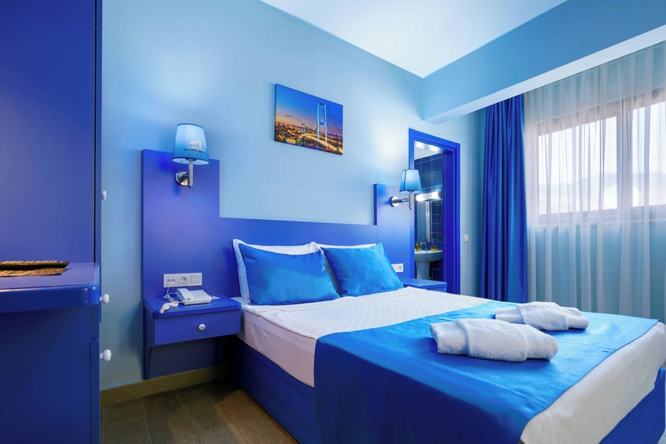 Deluxe Quadruple Room | In-room safe, desk, blackout drapes, bed sheets