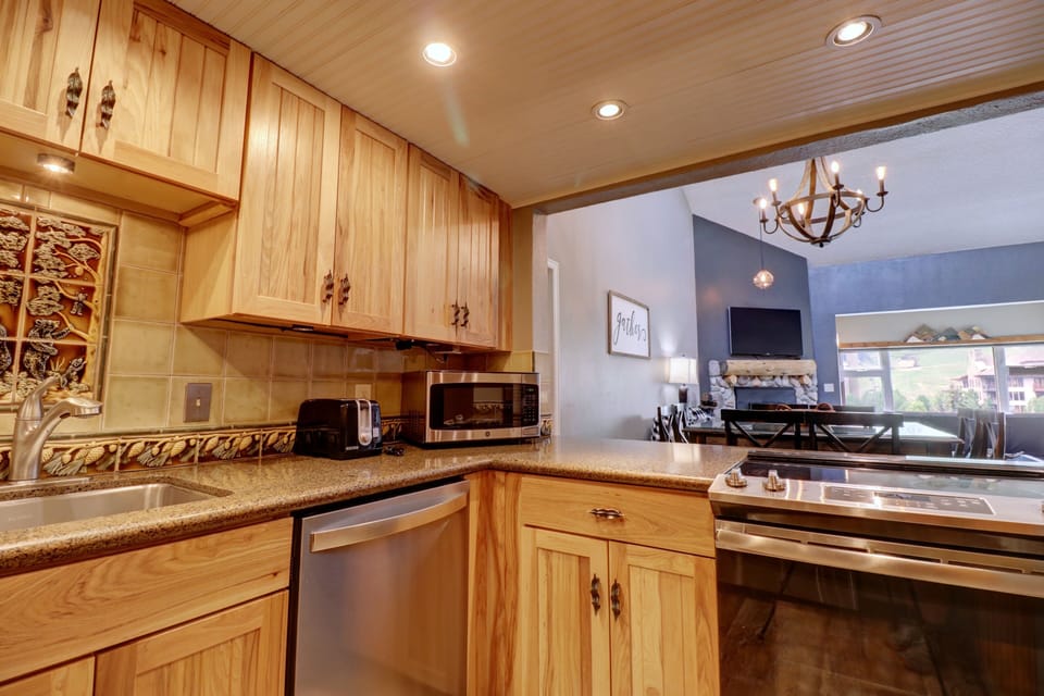 Condo, 2 Bedrooms | Private kitchen | Coffee/tea maker, fridge, oven, toaster