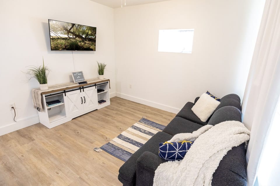 43” roku tv w/hulu+youtube tv