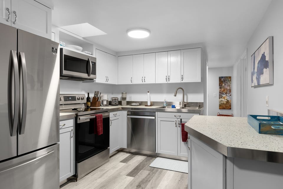 Full kitchen