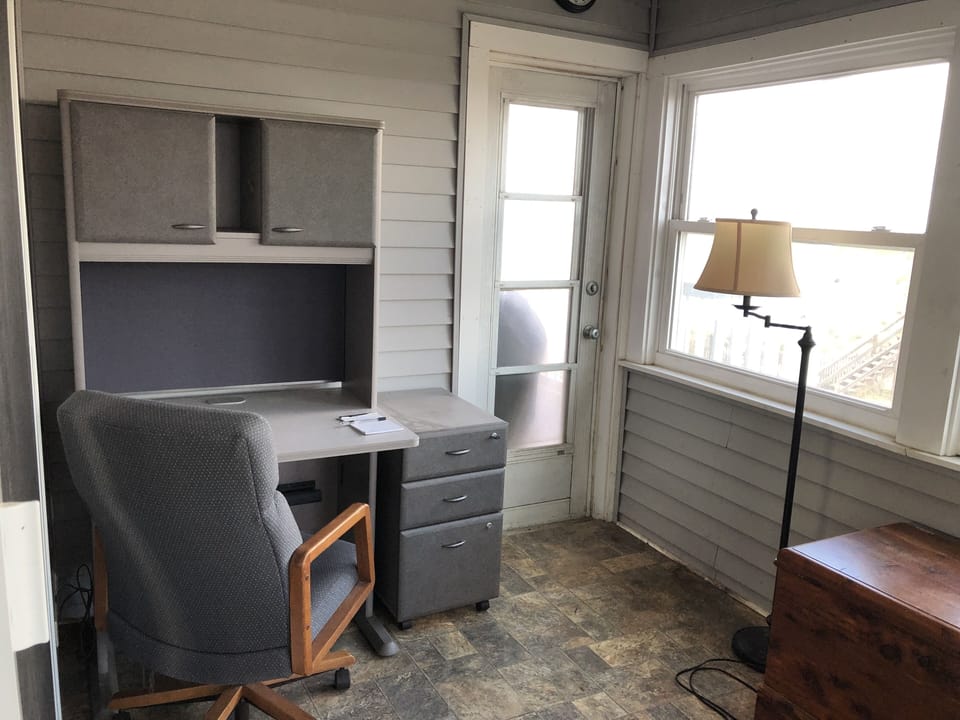 Sun porch desk for the working Vaca peeps!!
