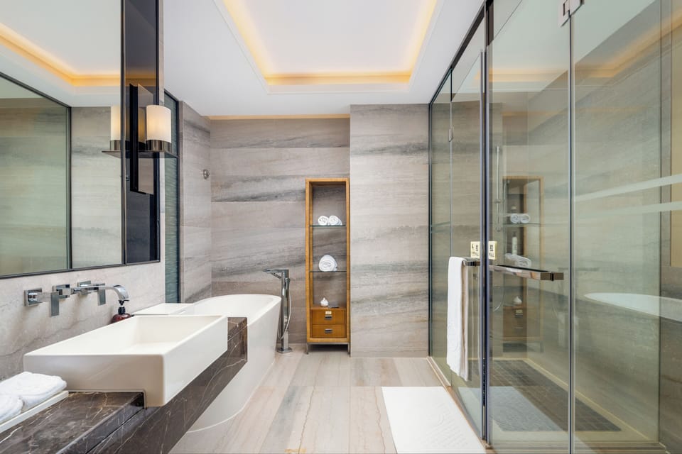 Superior Twin Room | Bathroom | Shower, hair dryer, bathrobes, slippers