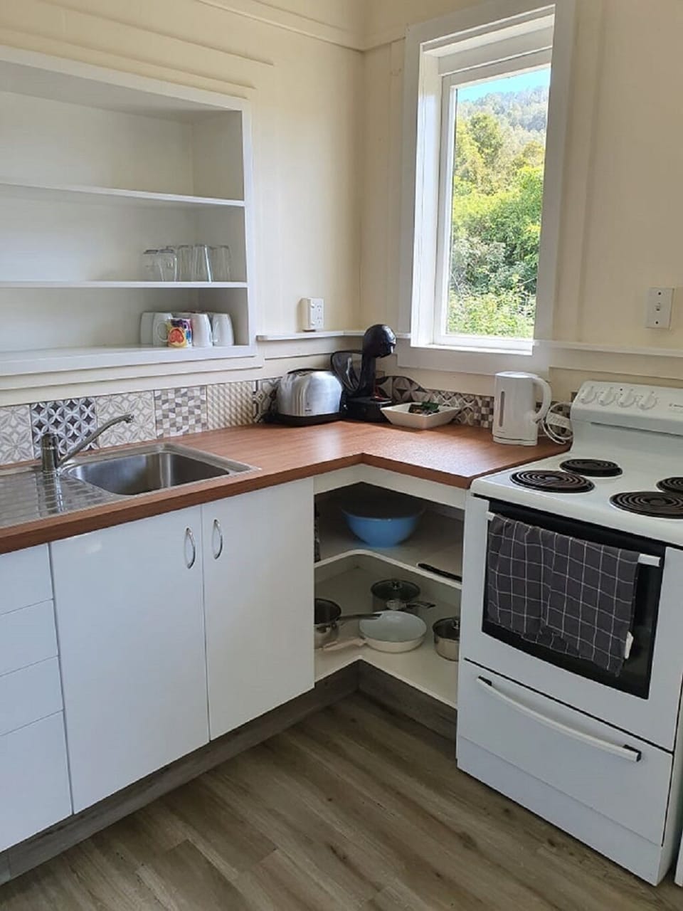 Crockery, pots and pans available to use