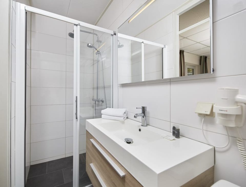 Free toiletries, towels