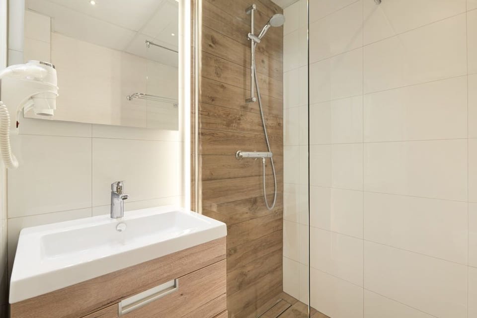 Free toiletries, towels