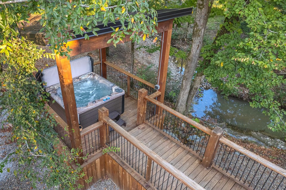 Outdoor spa tub