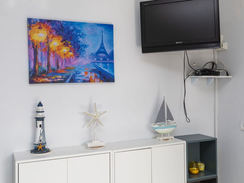 Property, White, Product, Azure, Interior Design, Lighting, Shelving, Wall, Paint, Rectangle