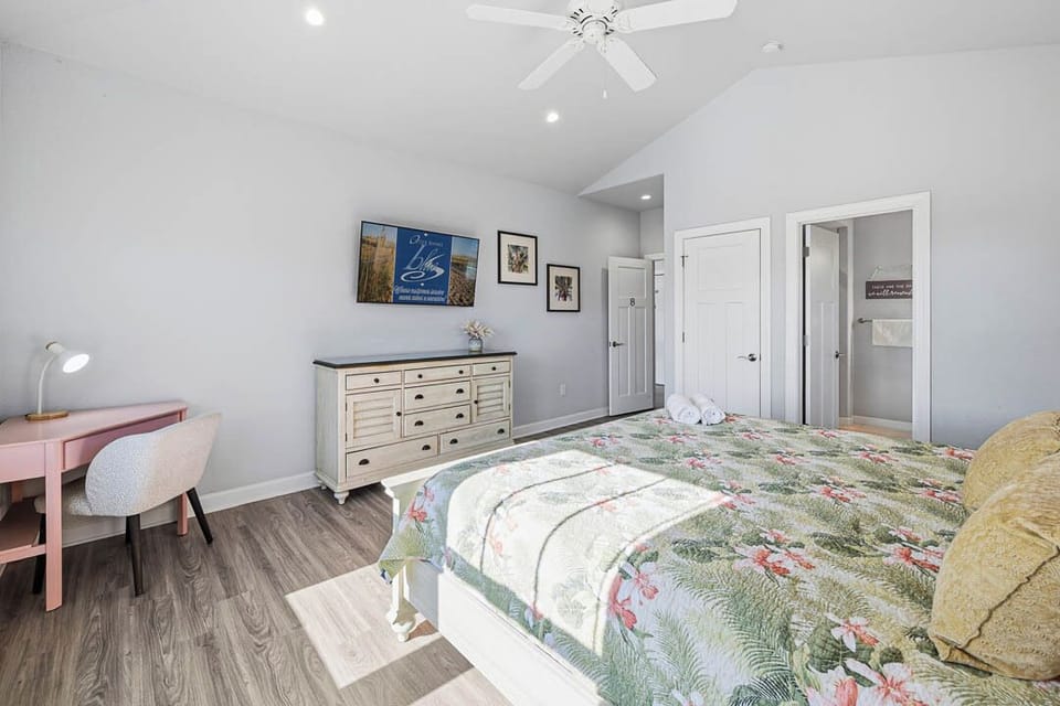Top-Level King Master Bedroom (#8)