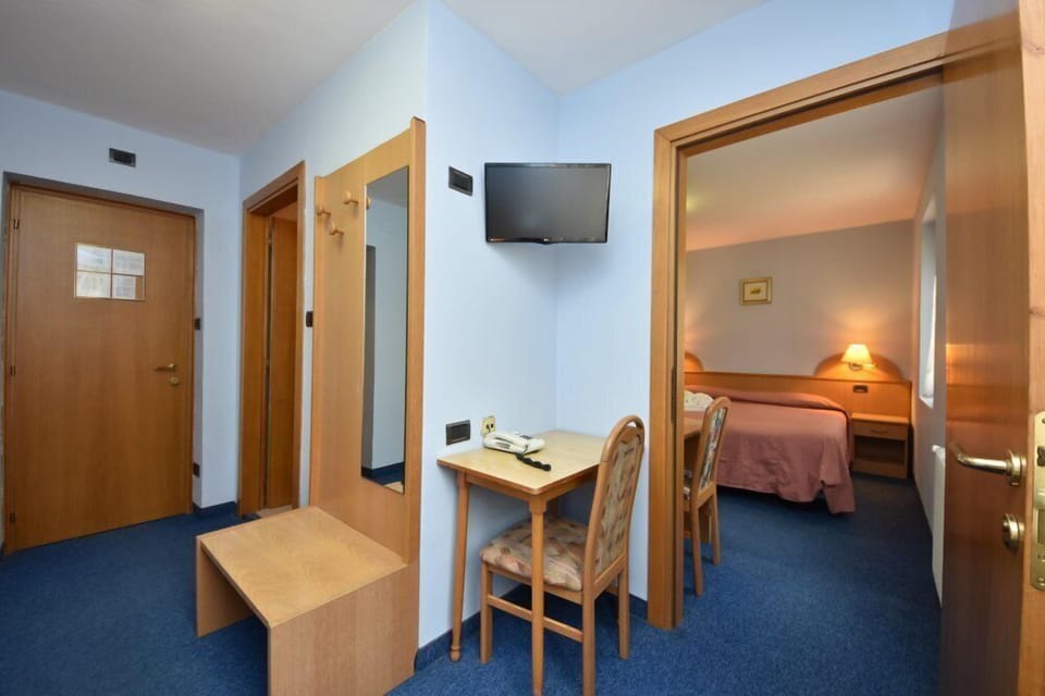 Standard Single Room | In-room safe, desk, cribs (free), WiFi (free)