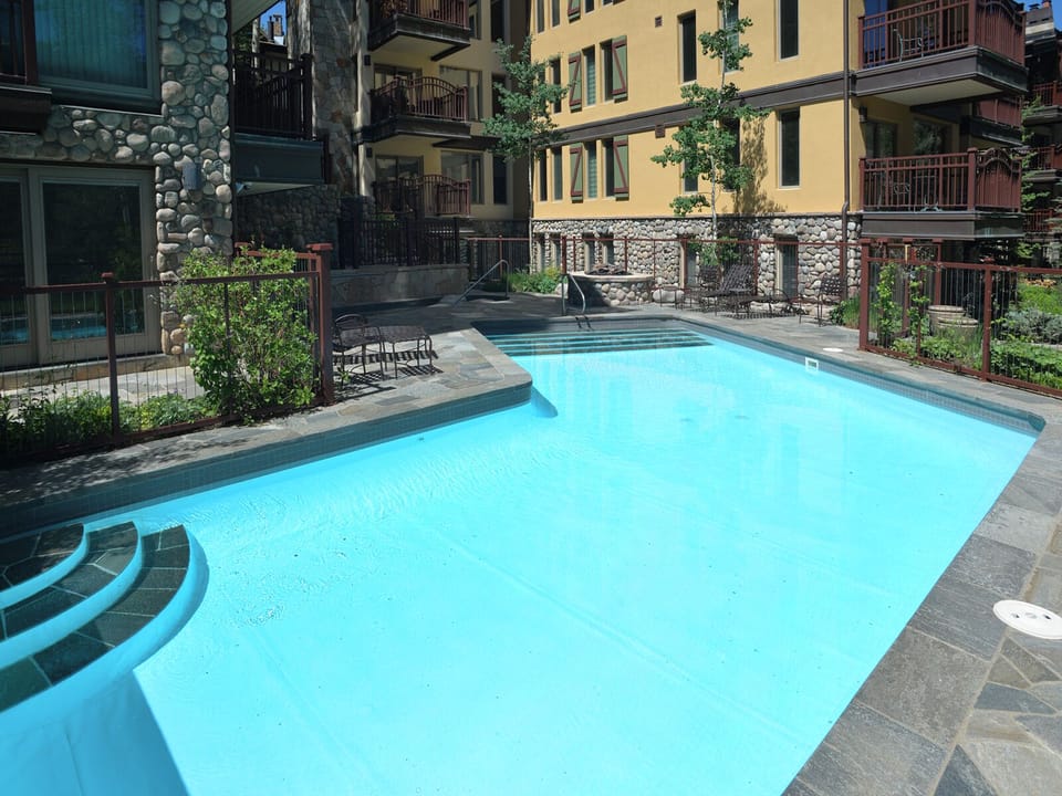 Year Round Heated Community Pool & Hot Tub