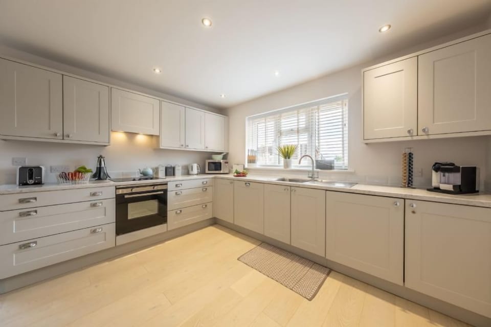 The spacious kitchen is very well-equipped