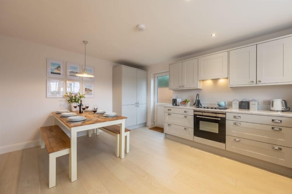 Beautiful spacious kitchen