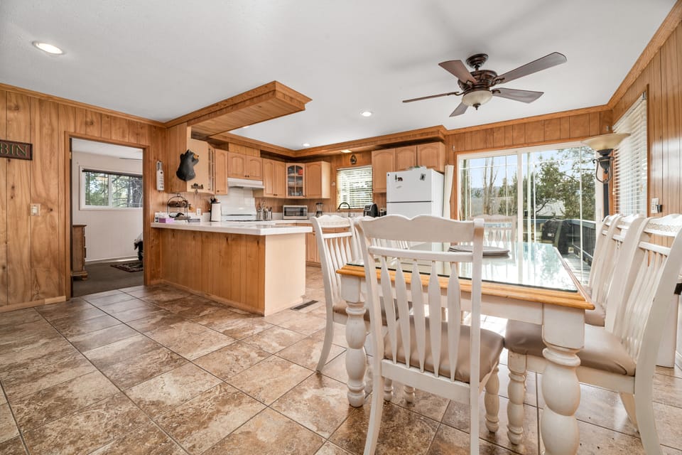 Dining Room. - Dining Room with plenty of seating.