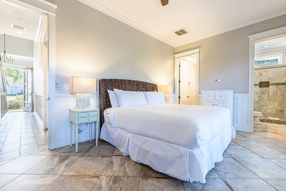 First Floor King Bedroom with EnSuite Bathroom