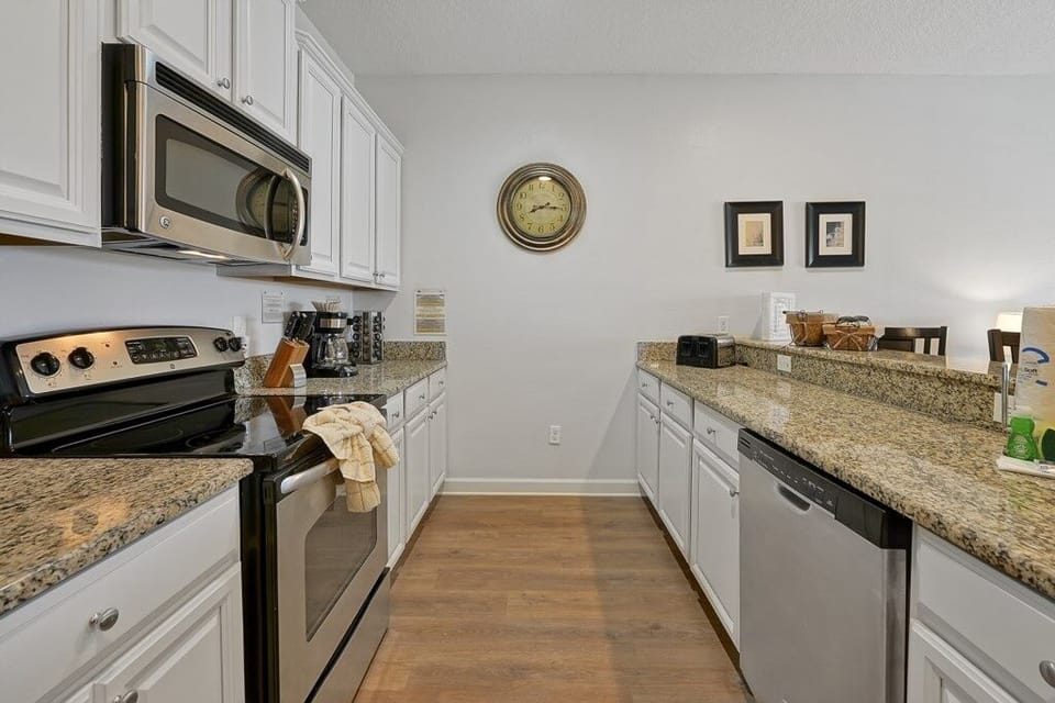 Townhome, 4 Bedrooms | Private kitchen | Paper towels