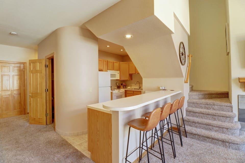Condo, 4 Bedrooms | Private kitchen | Fridge, microwave, stovetop, dishwasher