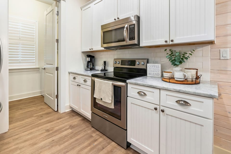 House, 2 Bedrooms | Private kitchen | Coffee/tea maker, fridge, oven, stovetop