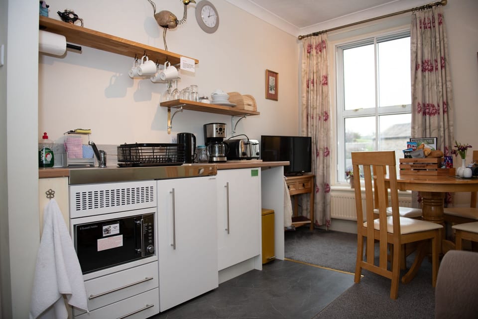 Whitfield Suite Kitchenette /Dining Area