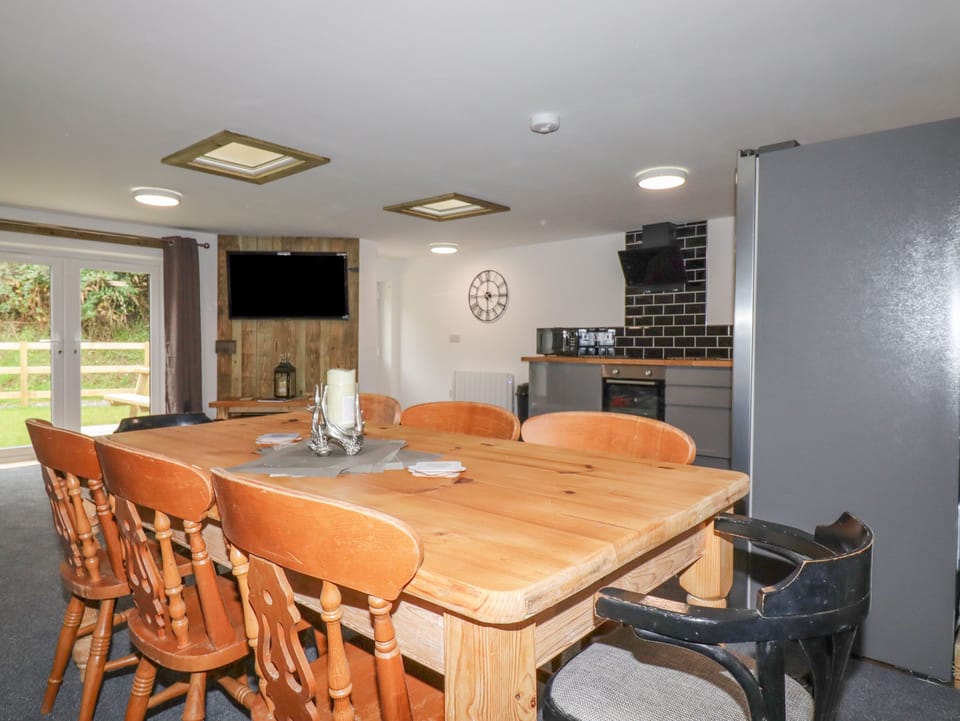 Cottage | Private kitchen | Fridge, dishwasher, electric kettle, toaster