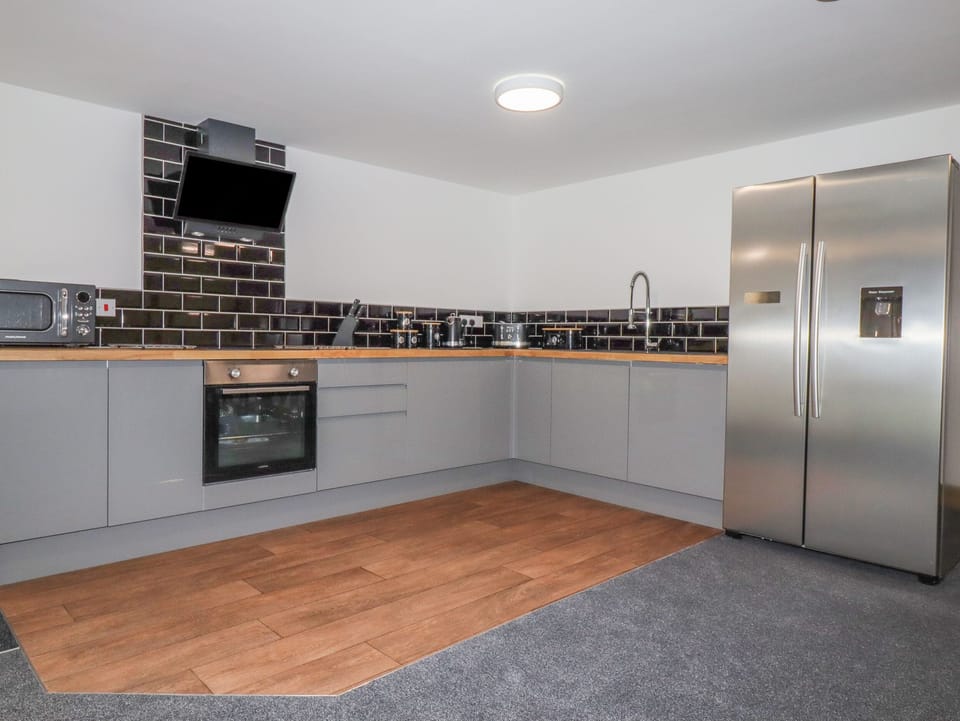 Cottage | Private kitchen | Fridge, dishwasher, electric kettle, toaster