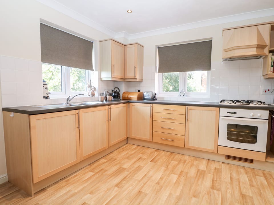 Cottage | Private kitchen | Fridge, microwave, dishwasher, electric kettle
