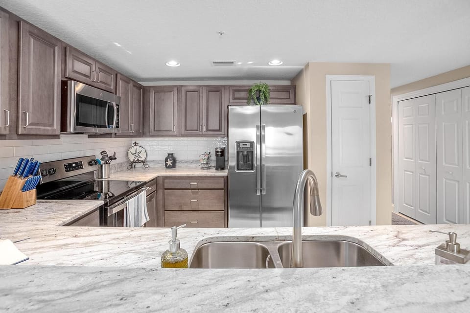 Fully stocked kitchen with all dishes and utensils!