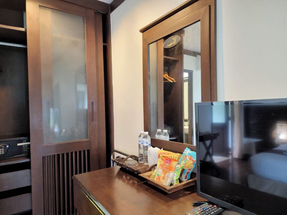 Superior Room | In-room safe, desk, blackout drapes, free cribs/infant beds