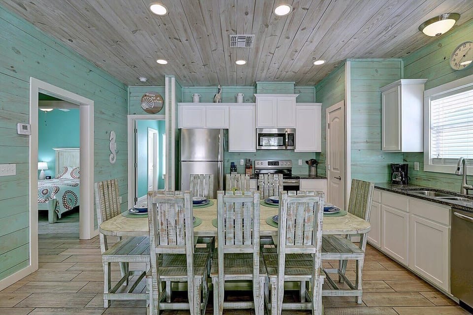 Unleash your culinary creativity! Our kitchen comes fully stocked with everything you need to whip up delicious meals.