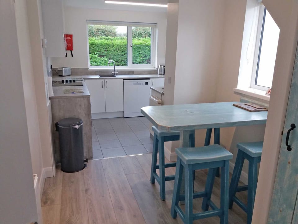 Microwave, highchair