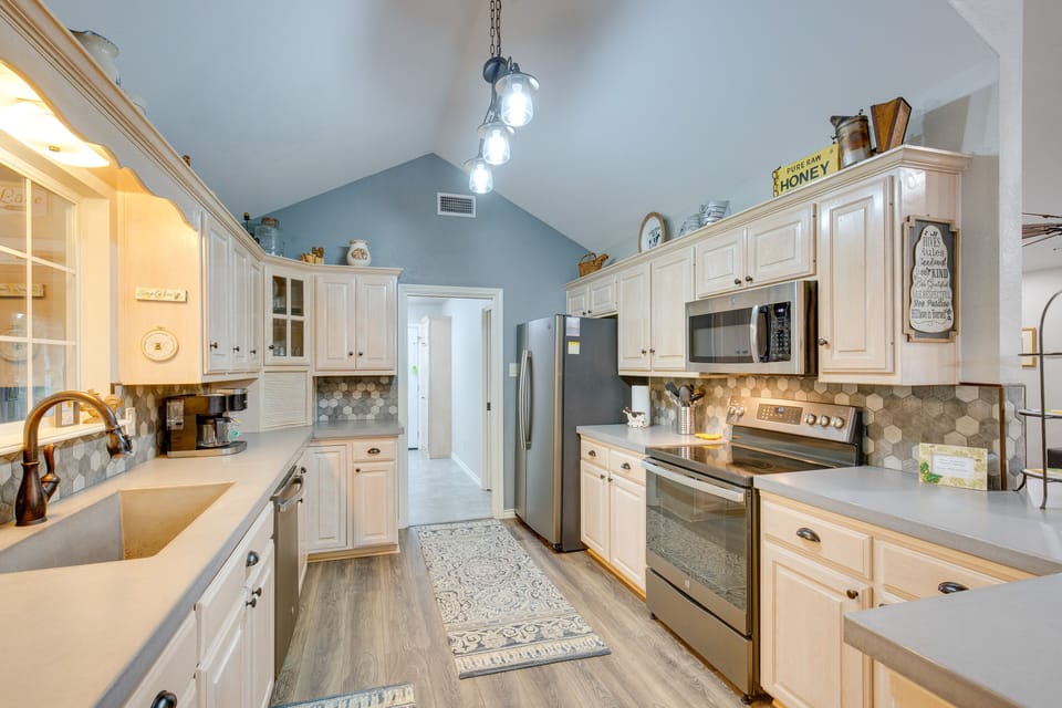 Kitchen | Dishwasher | Crockpot
