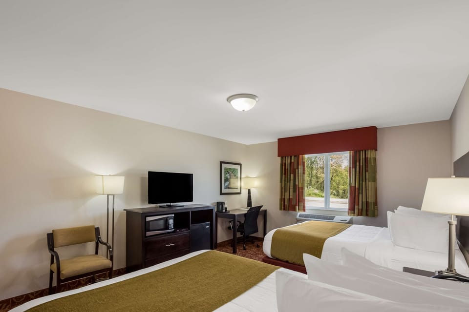 Premium bedding, pillowtop beds, desk, laptop workspace