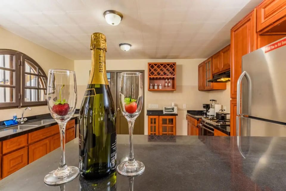 Enjoy your favorite wine in this fully equipped kitchen and bar.