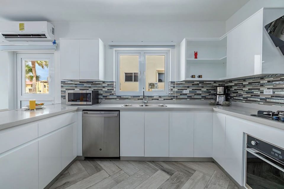 From the sleek gas stove to the crisp white cabinets, this kitchen makes cooking on holiday a total breeze.