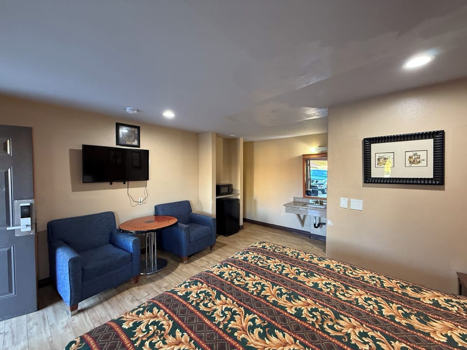 Iron/ironing board, free WiFi, bed sheets