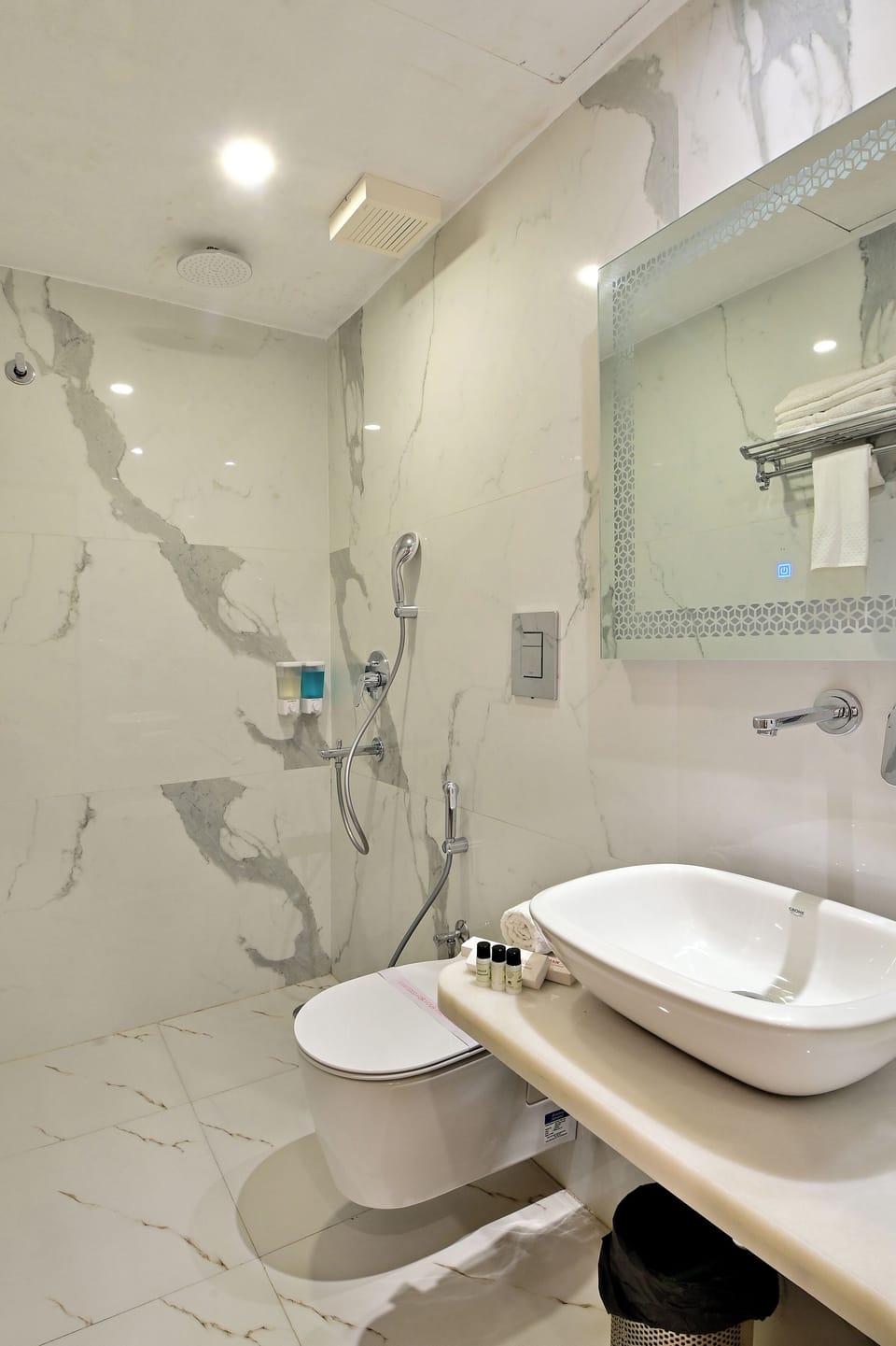 Hotel Aman International at New Delhi Station Hotel in New Delhi