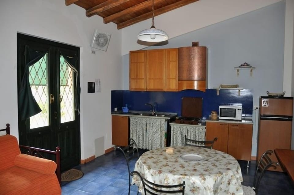 Family Villa, 2 Bedrooms, Kitchenette, Garden View | Private kitchen | Coffee/tea maker, electric kettle