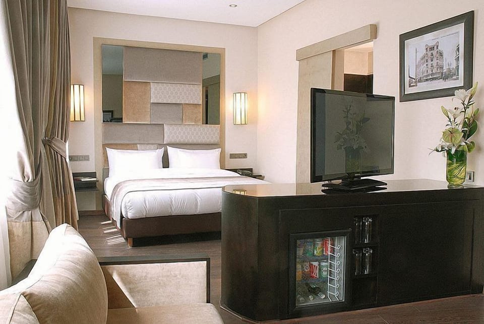 Premium bedding, in-room safe, desk, laptop workspace