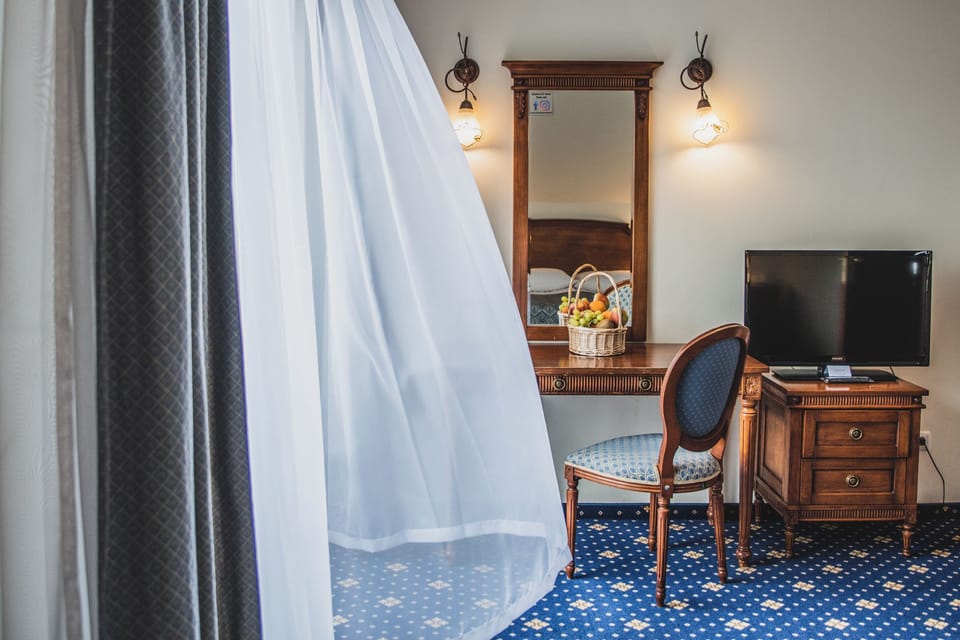 In-room safe, desk, cribs (surcharge), WiFi (free)